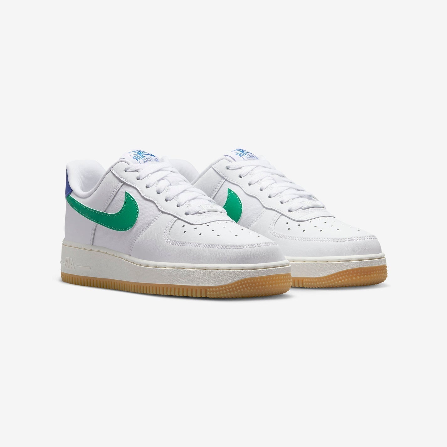 Nike Air Force 1 Low Bianco con Swoosh Verde, Tallone Blu e Suola Gum
