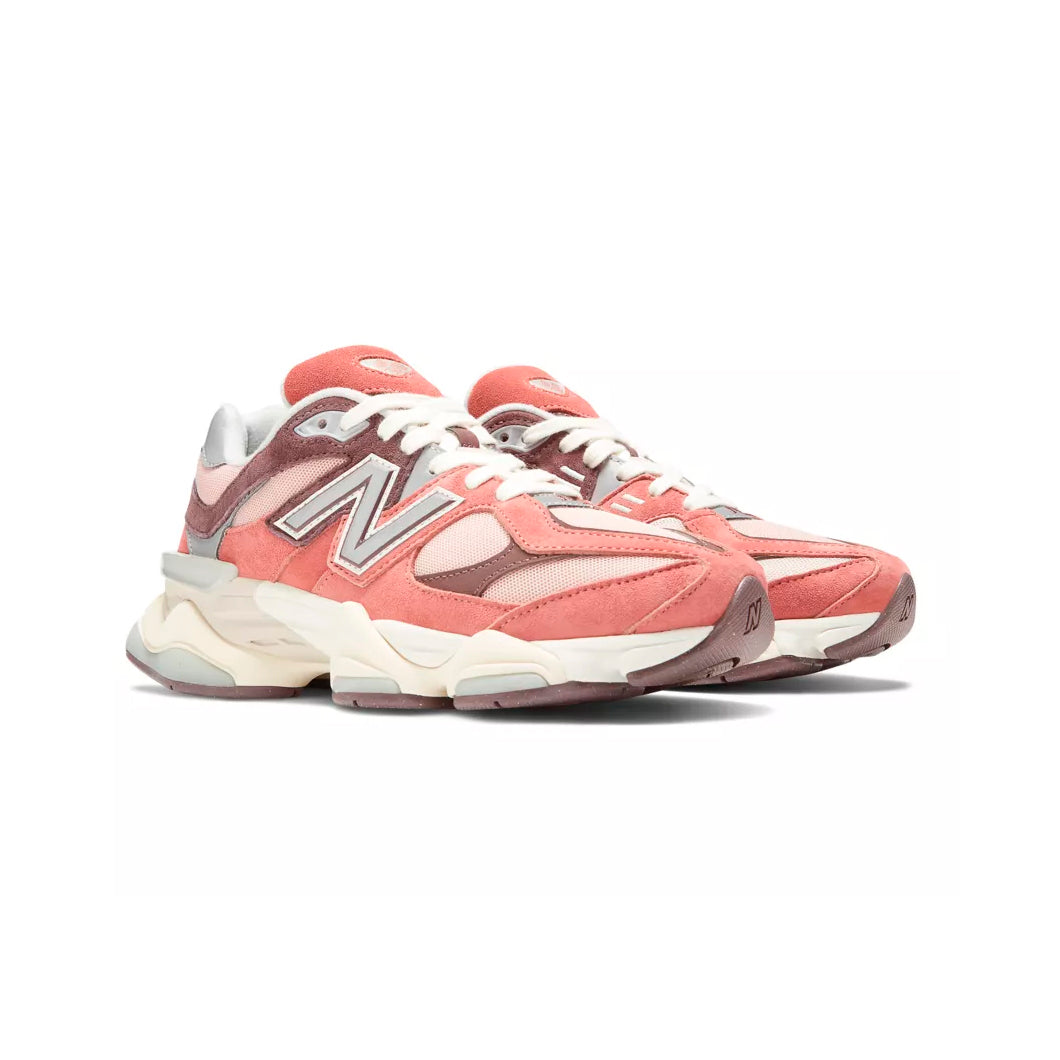 New Balance 9060 Scarpe Donna Rosa e Beige in Pelle Scamosciata Retro